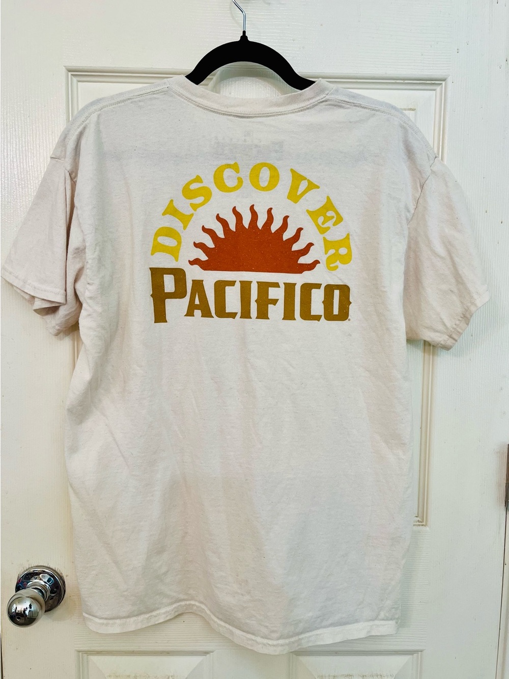 Pacifico Cerveza Beer T-Shirt Cream Sun Logo Size Medium GUC